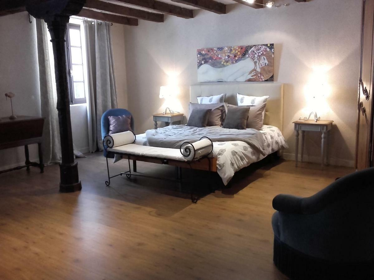 La Maison Rouge Шинон Экстерьер фото
